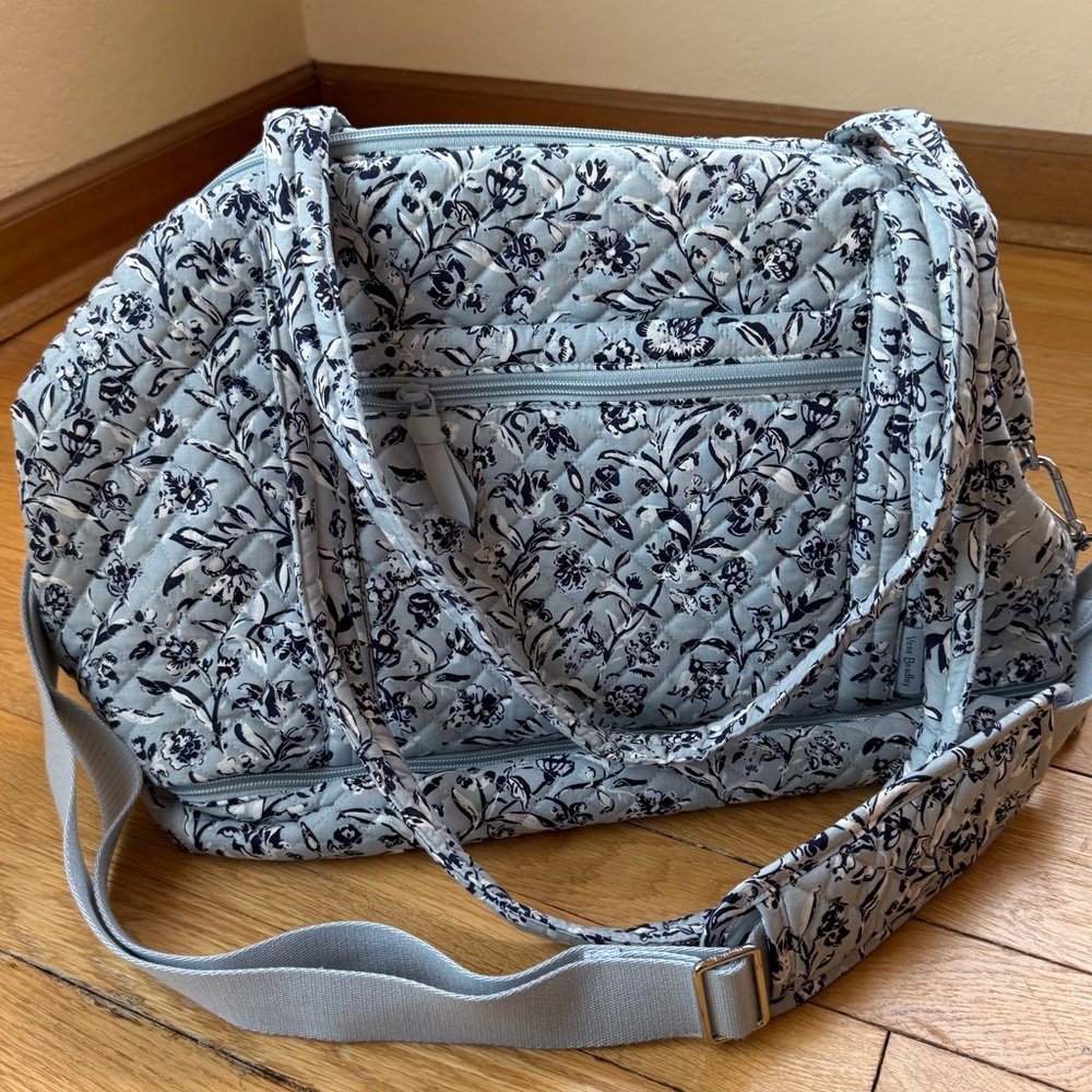 Vera Bradley Light Blue Floral Cotton Deluxe Travel Tote - Picture 5 of 14